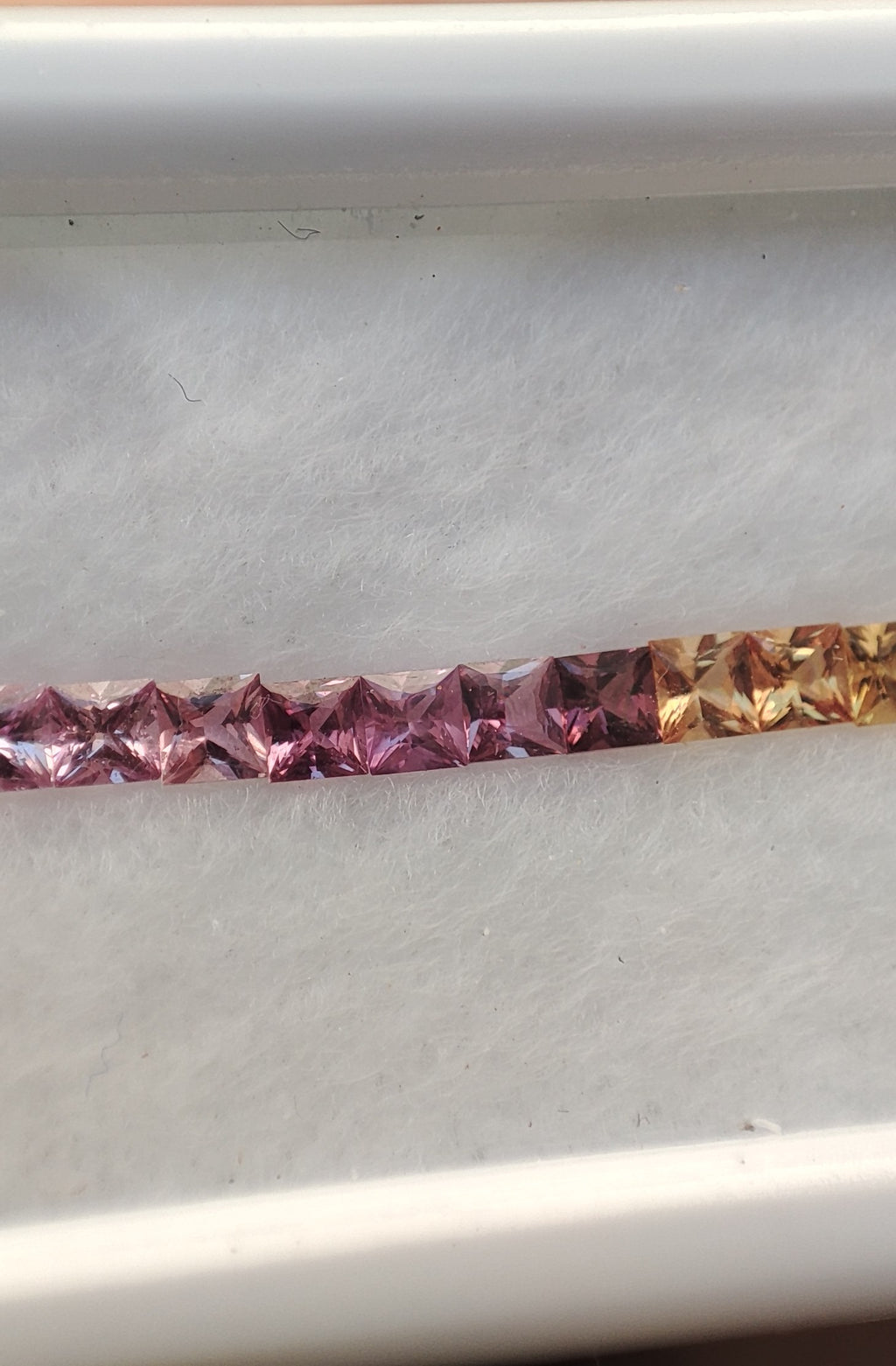 Saphir Naturelle Rainbow en lot 46 Saphir (3,05 ct) de qualité, Sri Lanka