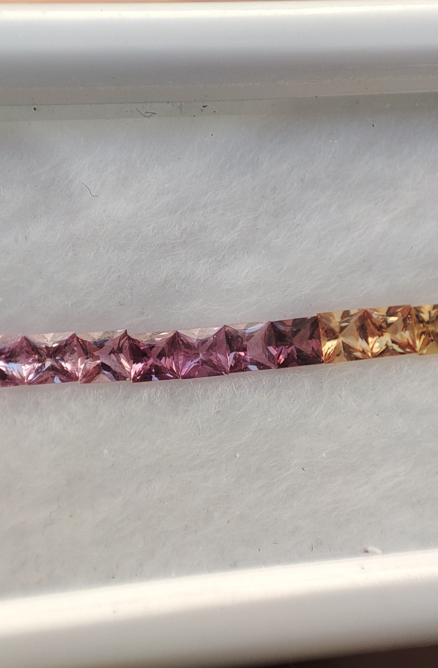 Saphir Naturelle Rainbow en lot 46 Saphir (3,05 ct) de qualité, Sri Lanka